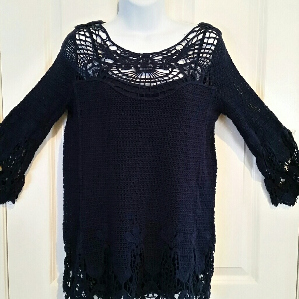 Capri women'snavy top with navy tank top. S/M